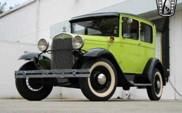 Ford-Model-A-Berline-1931-Green-Tan-5499-2