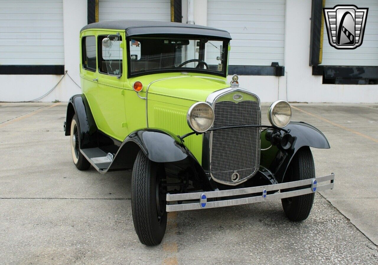 Ford-Model-A-Berline-1931-Green-Tan-5499-3