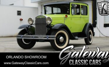 Ford-Model-A-Berline-1931-Green-Tan-5499