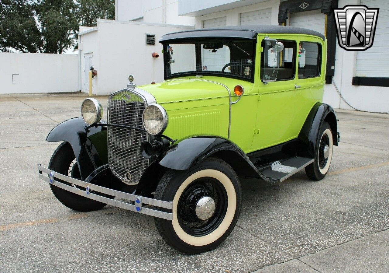 Ford-Model-A-Berline-1931-Green-Tan-5499-4