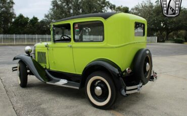 Ford-Model-A-Berline-1931-Green-Tan-5499-5