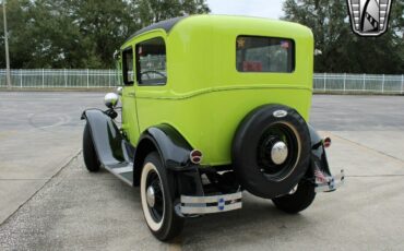 Ford-Model-A-Berline-1931-Green-Tan-5499-6