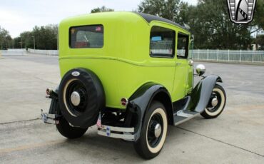 Ford-Model-A-Berline-1931-Green-Tan-5499-7