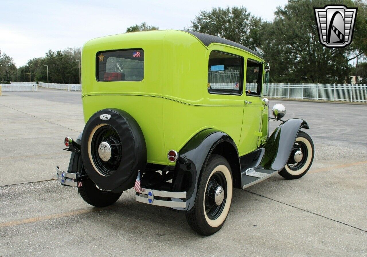 Ford-Model-A-Berline-1931-Green-Tan-5499-7