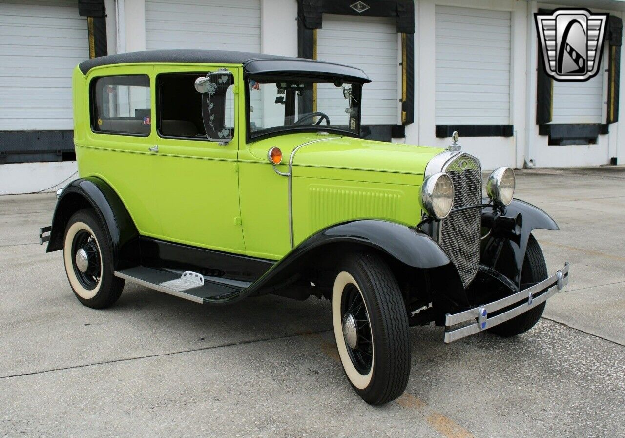 Ford-Model-A-Berline-1931-Green-Tan-5499-8