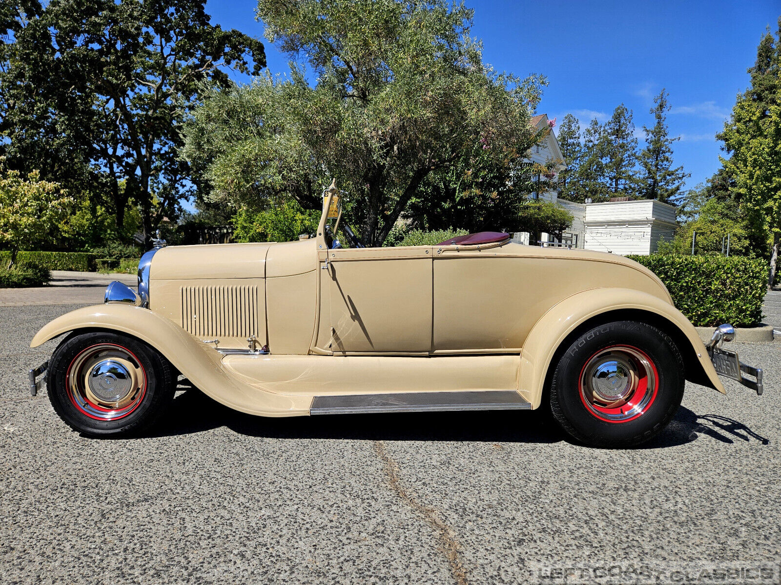 Ford-Model-A-Cabriolet-1928-Beige-Burgundy-135185-1