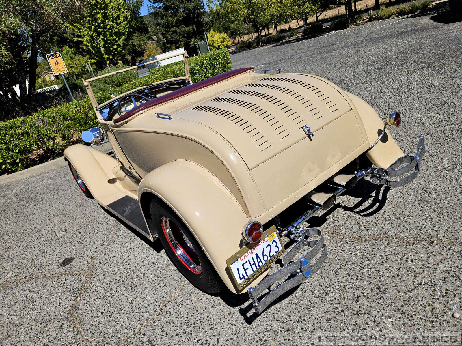 Ford-Model-A-Cabriolet-1928-Beige-Burgundy-135185-11