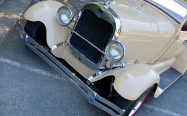 Ford-Model-A-Cabriolet-1928-Beige-Burgundy-135185-12