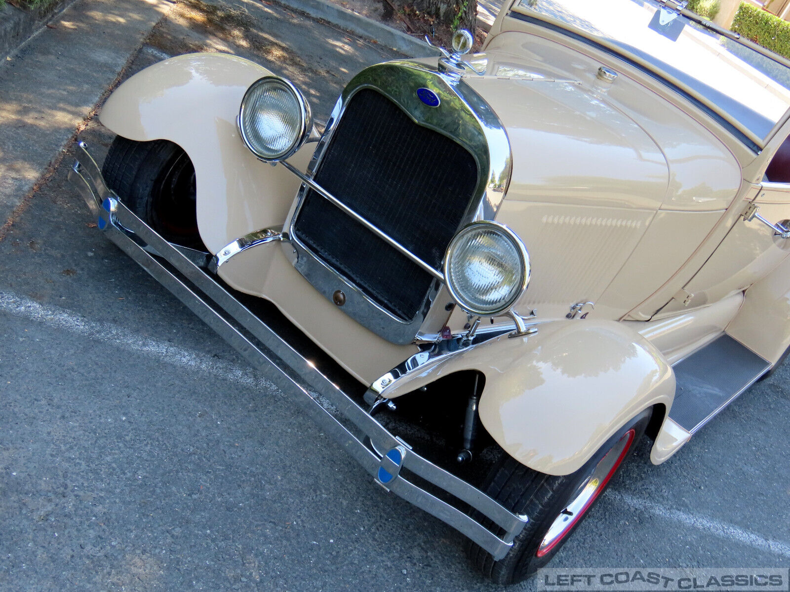 Ford-Model-A-Cabriolet-1928-Beige-Burgundy-135185-12