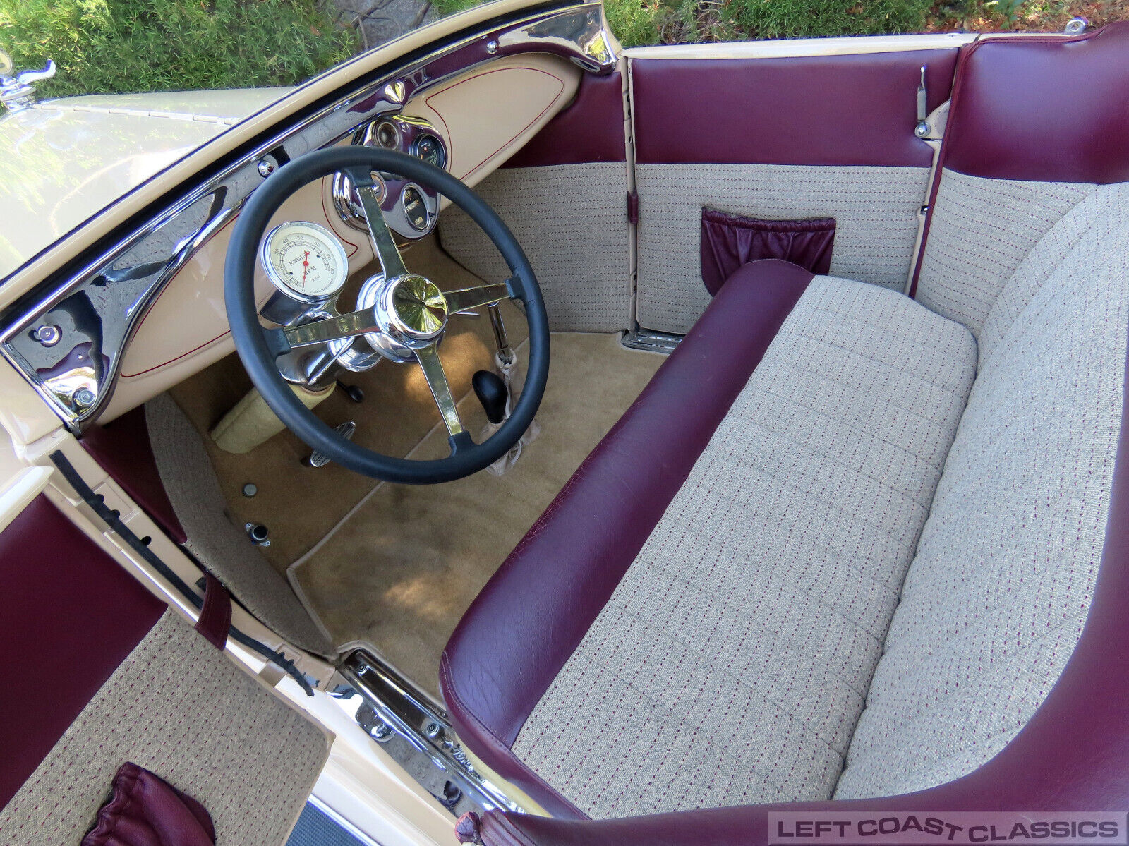 Ford-Model-A-Cabriolet-1928-Beige-Burgundy-135185-13