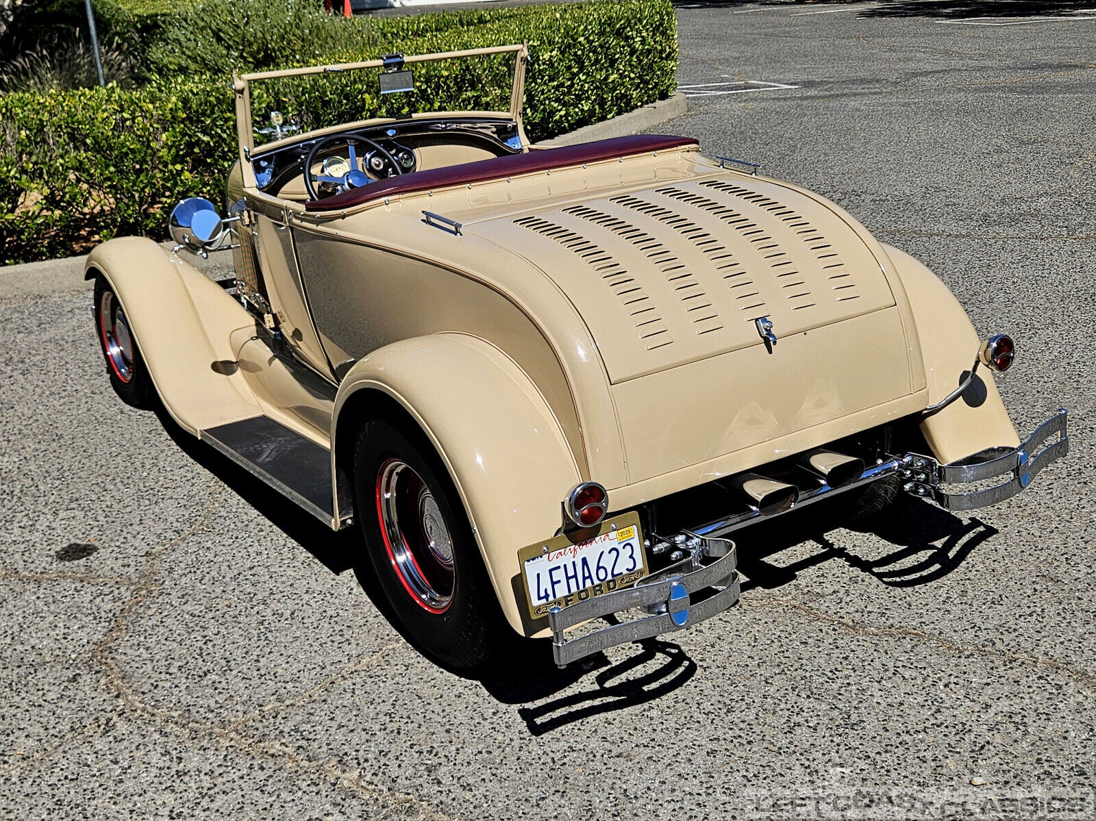 Ford-Model-A-Cabriolet-1928-Beige-Burgundy-135185-2