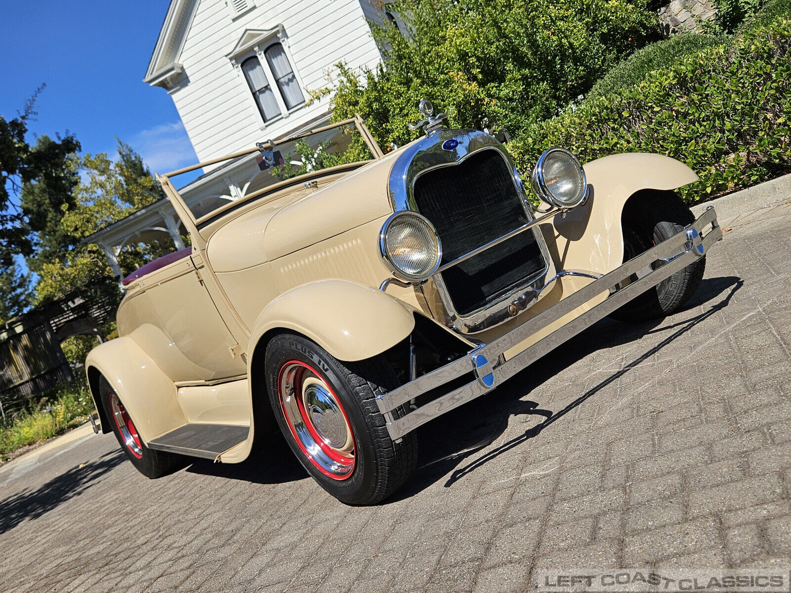 Ford-Model-A-Cabriolet-1928-Beige-Burgundy-135185-22