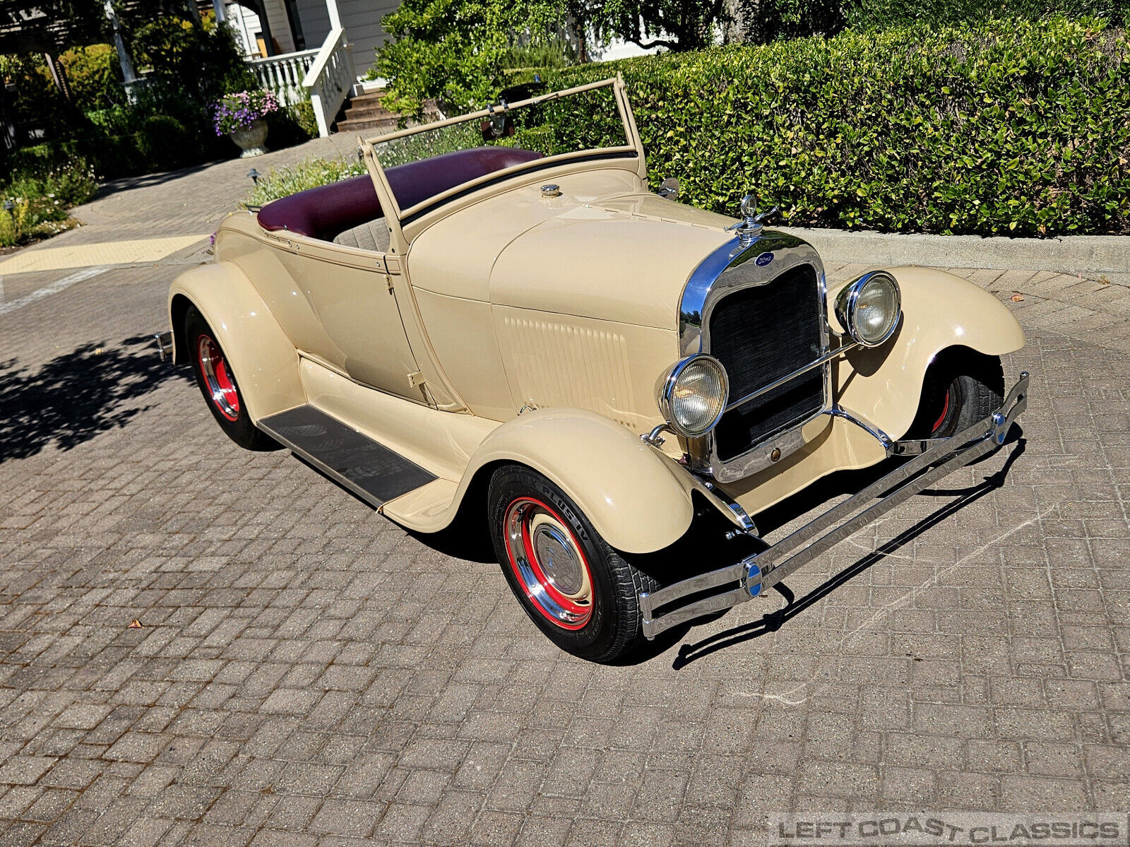 Ford-Model-A-Cabriolet-1928-Beige-Burgundy-135185-5