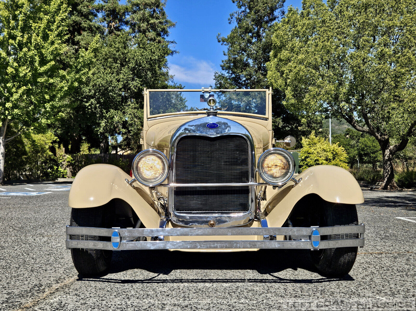 Ford-Model-A-Cabriolet-1928-Beige-Burgundy-135185-6