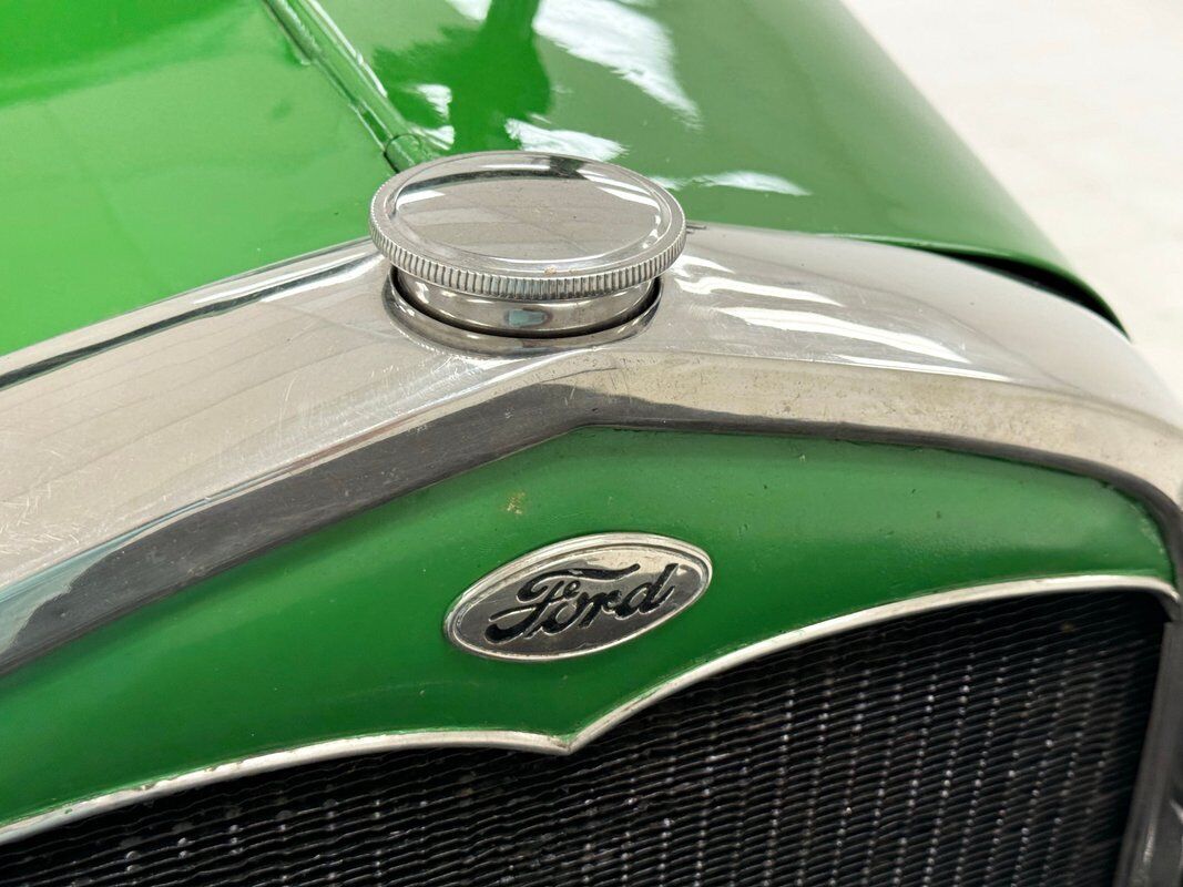 Ford-Model-A-Cabriolet-1931-Green-Green-8856-8