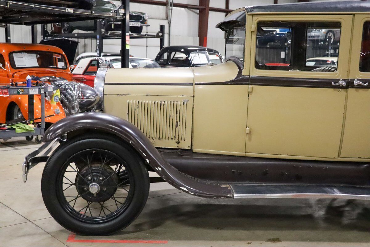 Ford-Model-A-Coupe-1928-Brown-Tan-96292-2