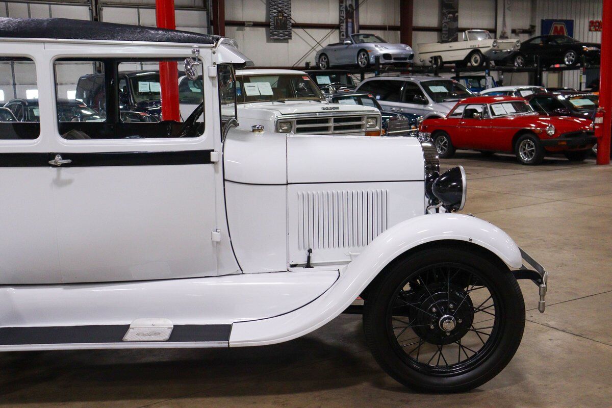 Ford-Model-A-Coupe-1928-White-Gray-51613-10