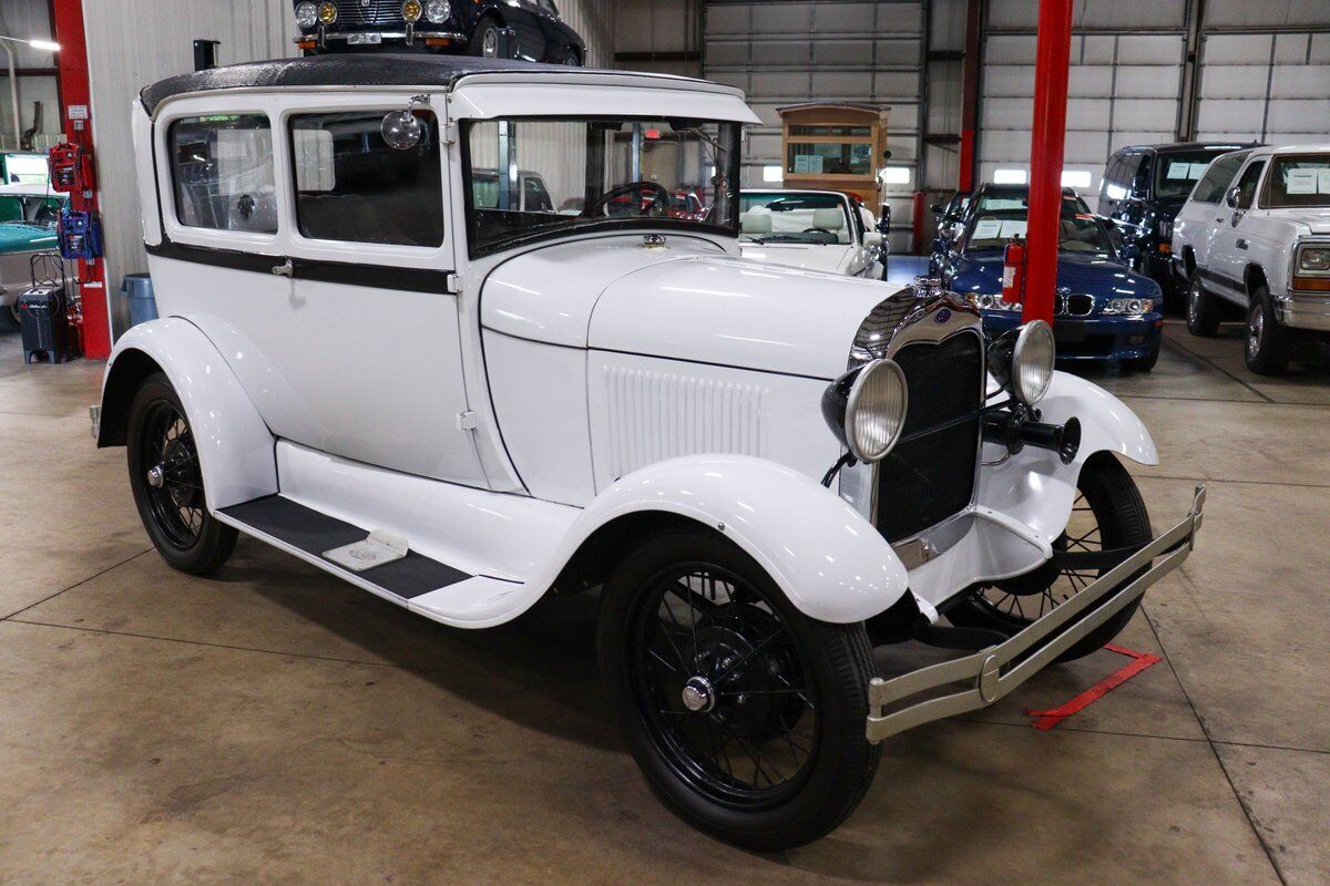 Ford-Model-A-Coupe-1928-White-Gray-51613-11