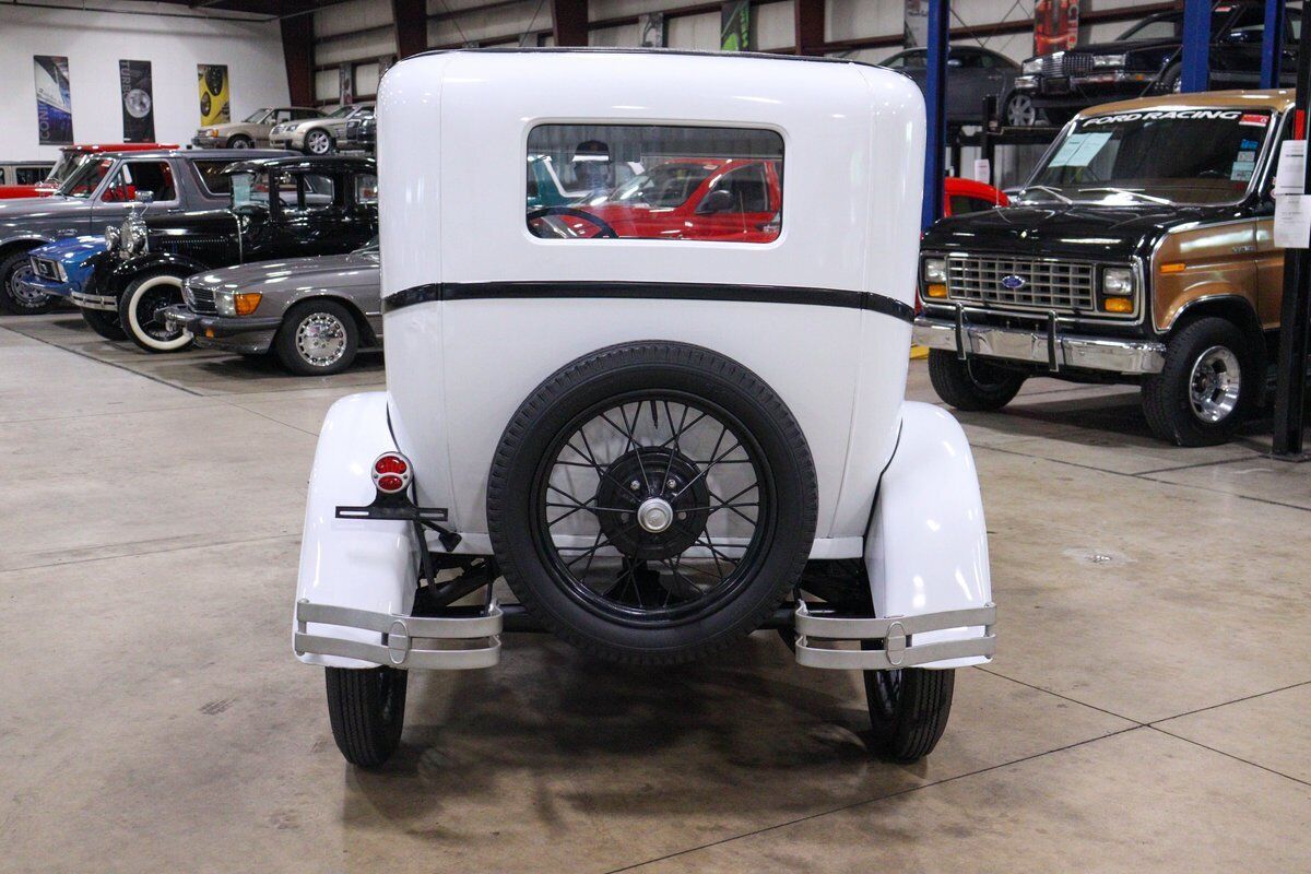 Ford-Model-A-Coupe-1928-White-Gray-51613-6