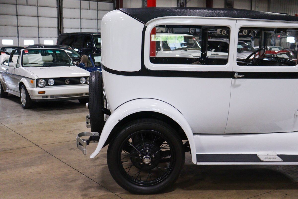 Ford-Model-A-Coupe-1928-White-Gray-51613-8