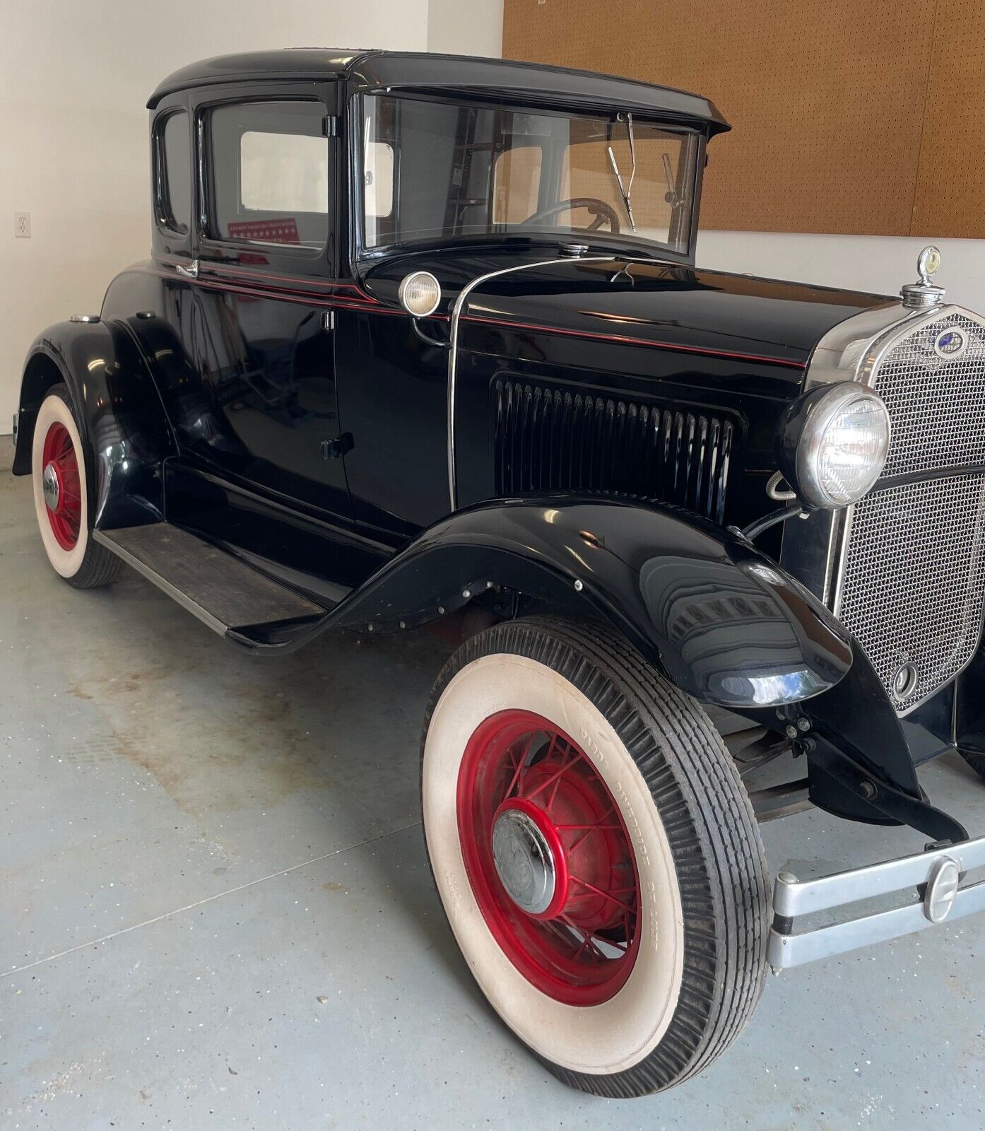 Ford-Model-A-Coupe-1931-Black-Black-0-11