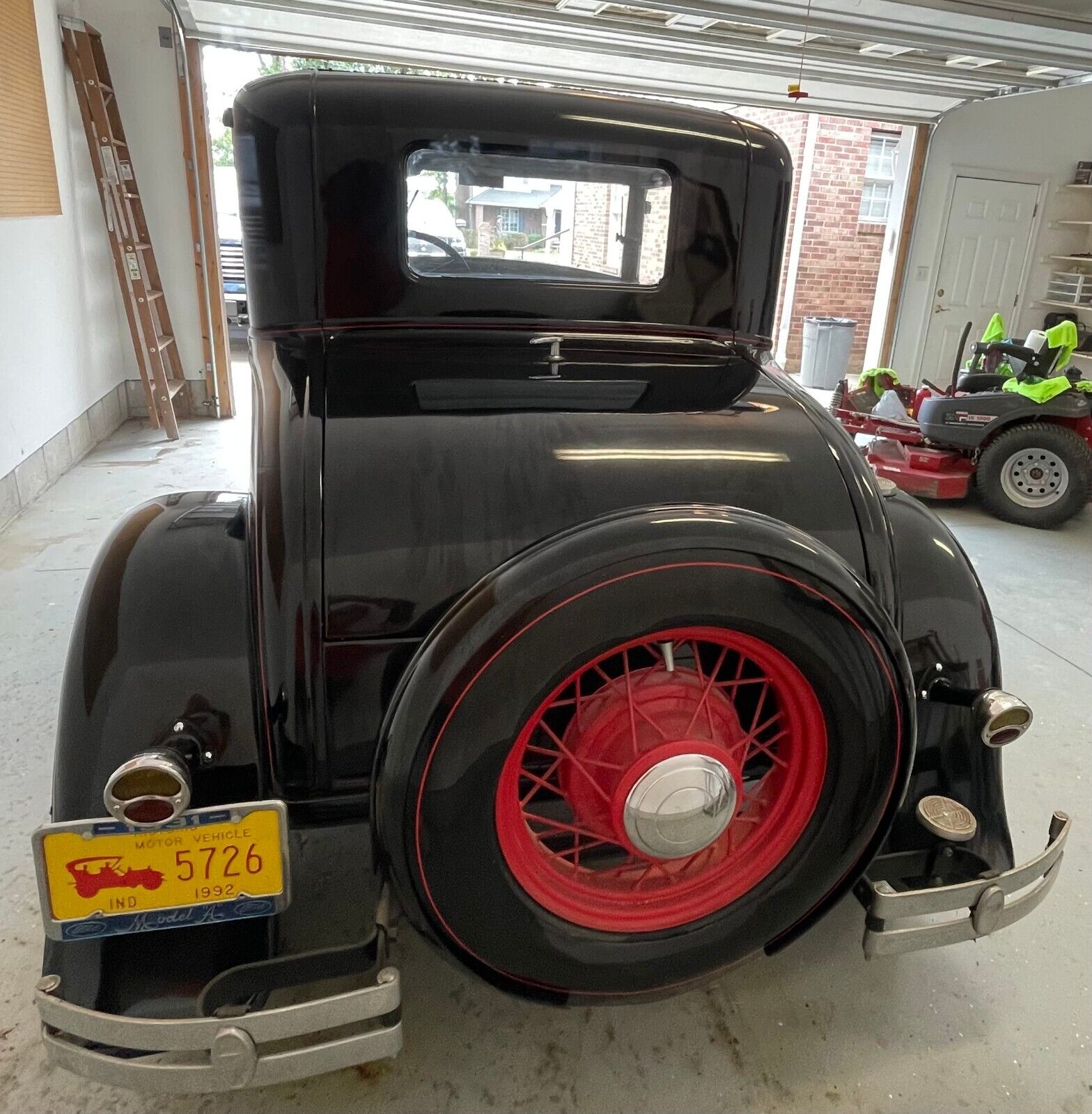 Ford-Model-A-Coupe-1931-Black-Black-0-15