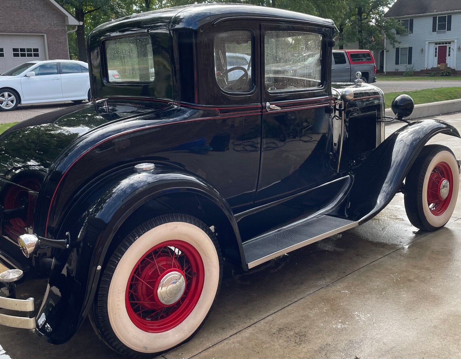 Ford-Model-A-Coupe-1931-Black-Black-0-9