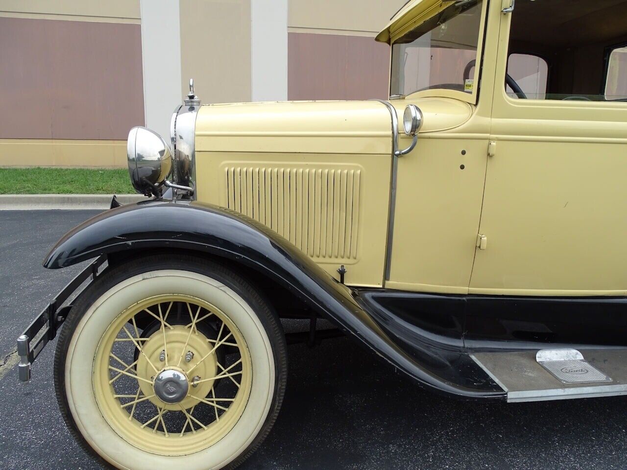 Ford-Model-A-Coupe-1931-Yellow-Brown-21174-10