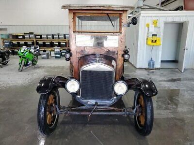 Ford-Model-T-Berline-1926-Black-Tan-0-1