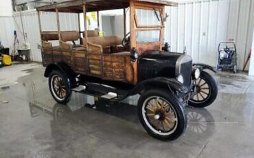 Ford-Model-T-Berline-1926-Black-Tan-0