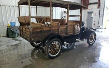 Ford-Model-T-Berline-1926-Black-Tan-0-5