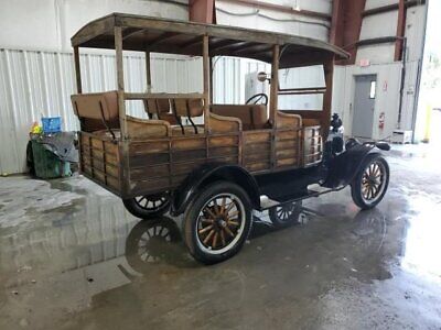 Ford-Model-T-Berline-1926-Black-Tan-0-5