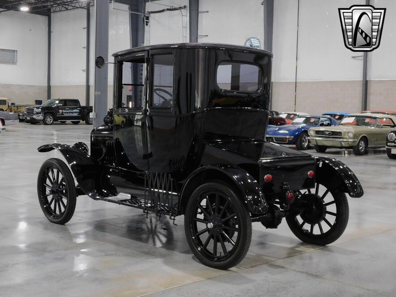 Ford-Model-T-Coupe-1918-Black-Gray-0-3