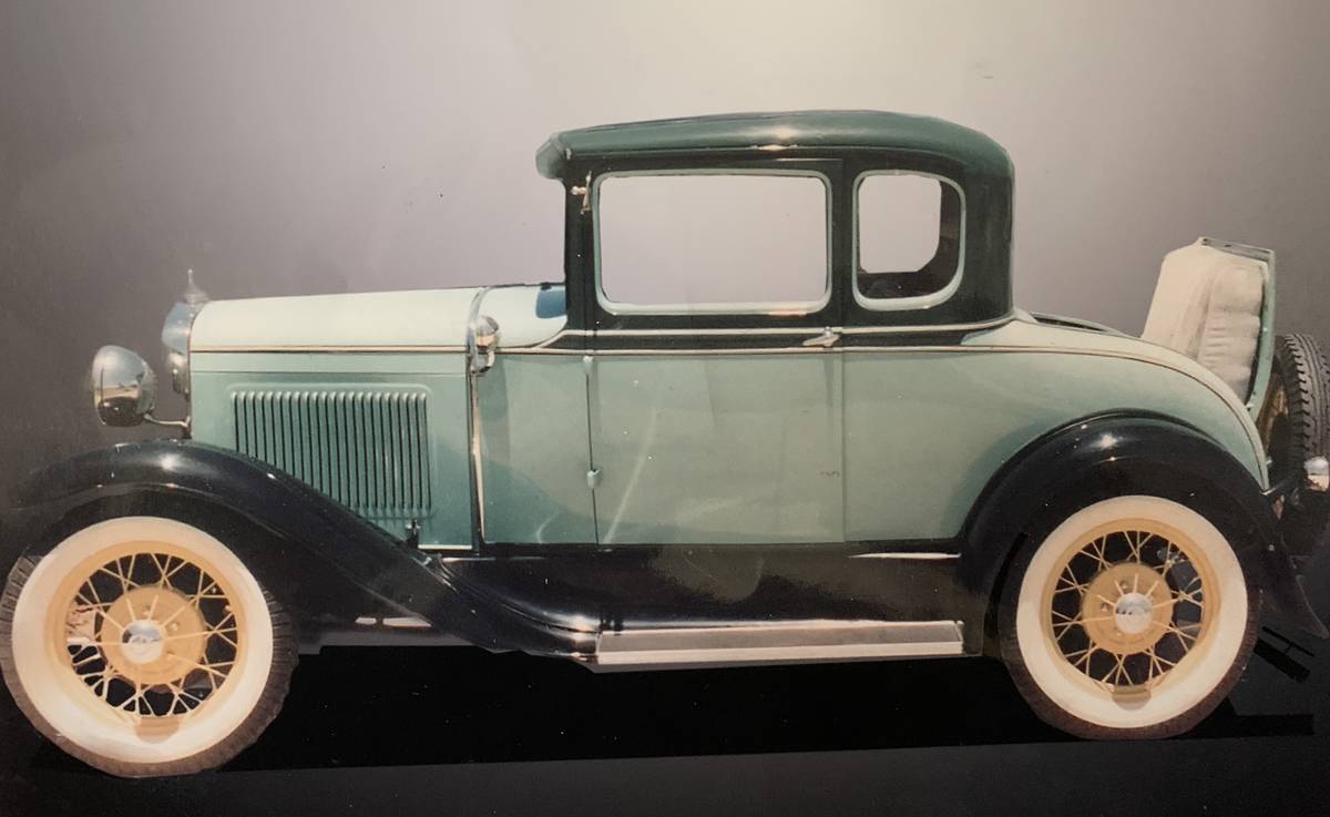 Ford-Model-a-1931-green-16093-12