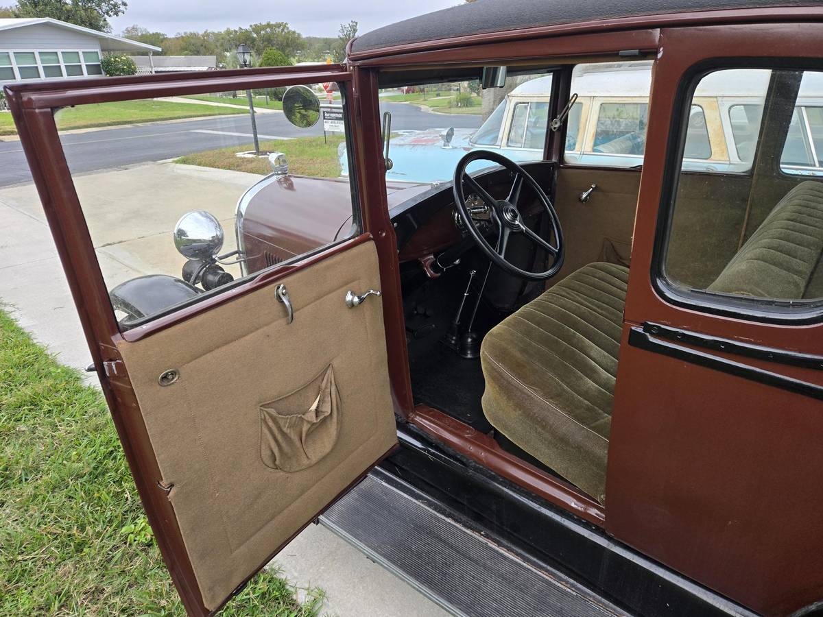 Ford-Model-a-5-window-coupe-1929-15405-7