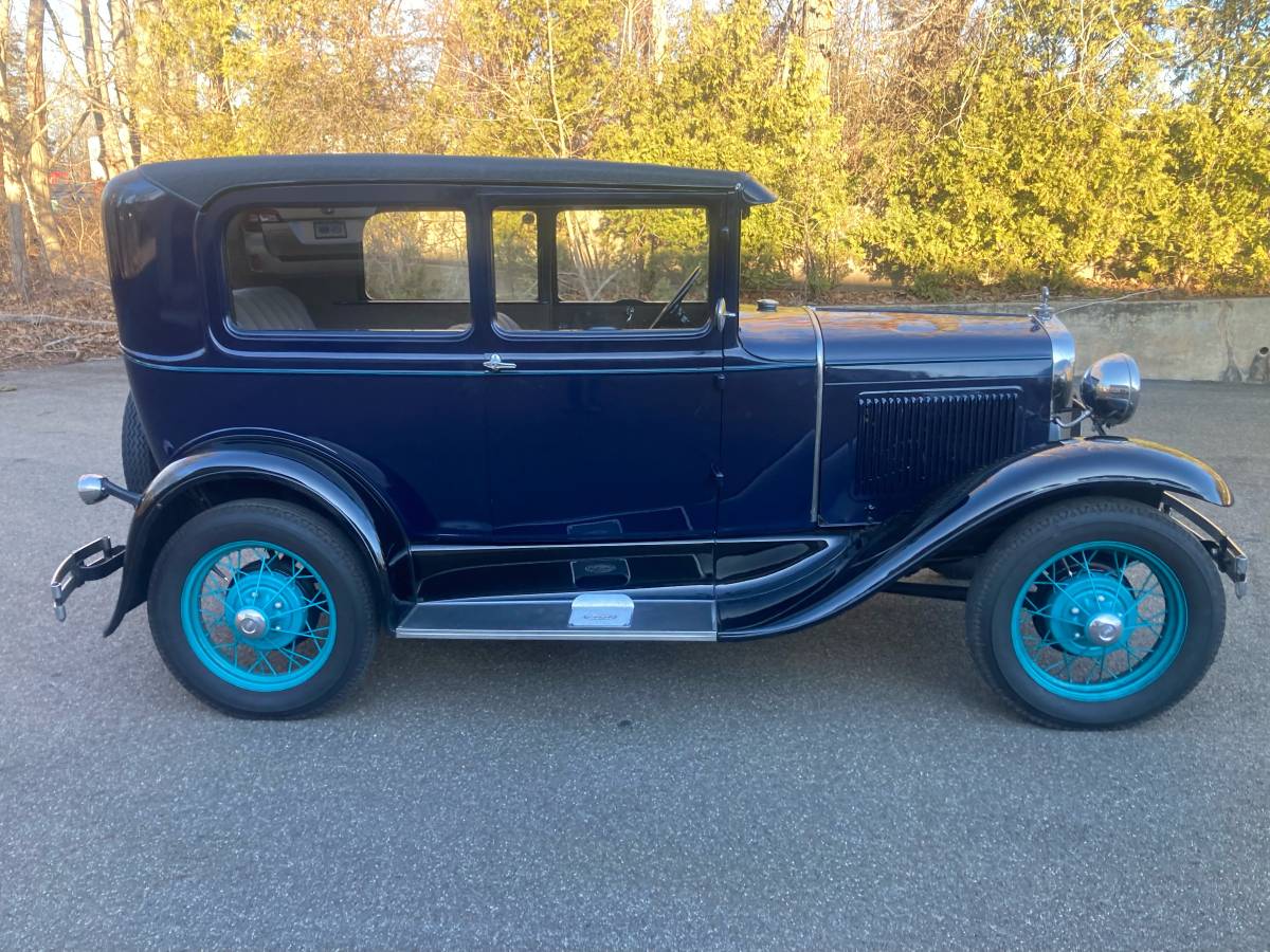 Ford-Model-a-tudor-1930-blue-8241