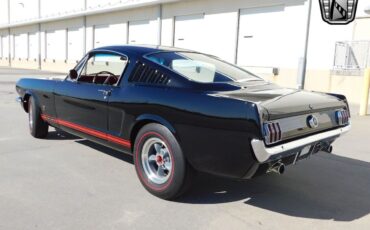 Ford-Mustang-1965-Black-Red-151108-11