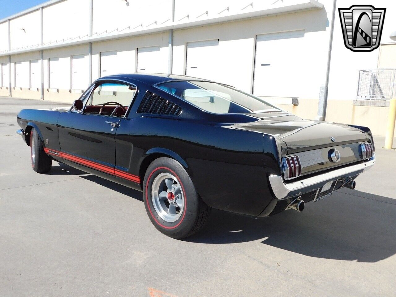 Ford-Mustang-1965-Black-Red-151108-11