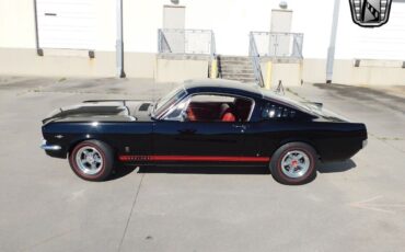 Ford-Mustang-1965-Black-Red-151108-9