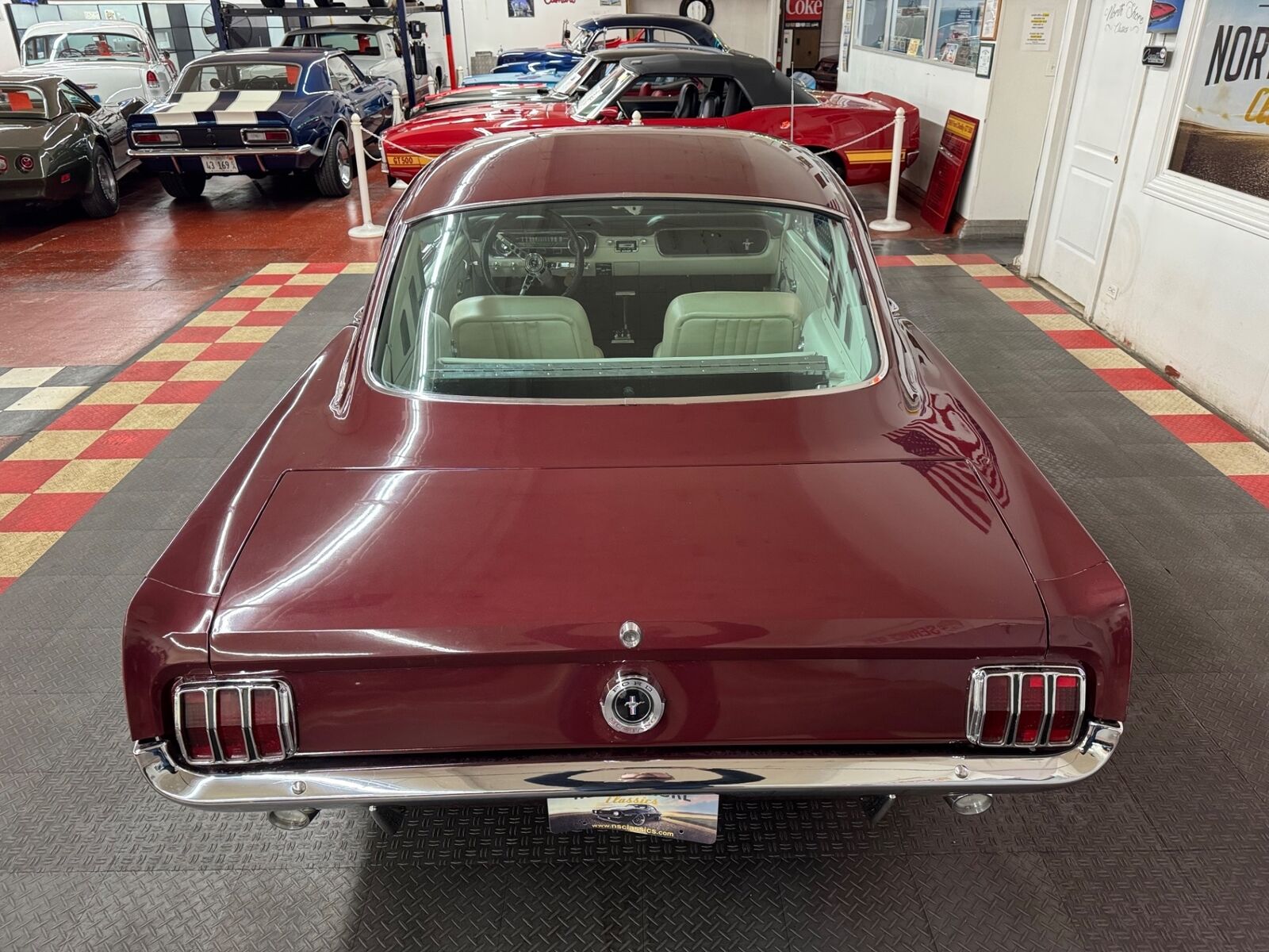 Ford-Mustang-1965-Burgundy-White-145493-11