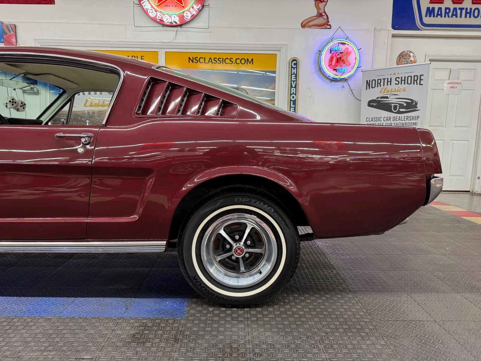 Ford-Mustang-1965-Burgundy-White-145493-20