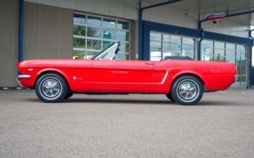 Ford-Mustang-1965-Red-Black-132224-10