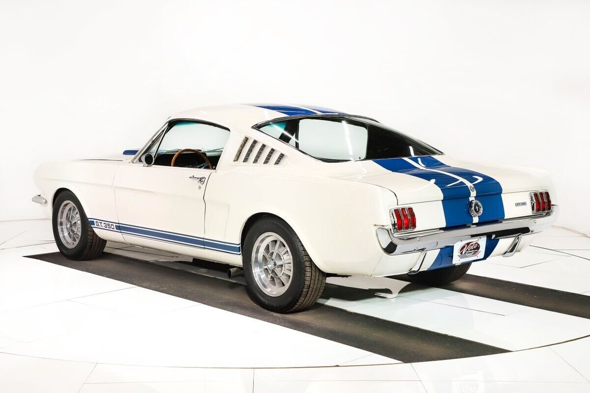 Ford-Mustang-1965-White-Black-0-5