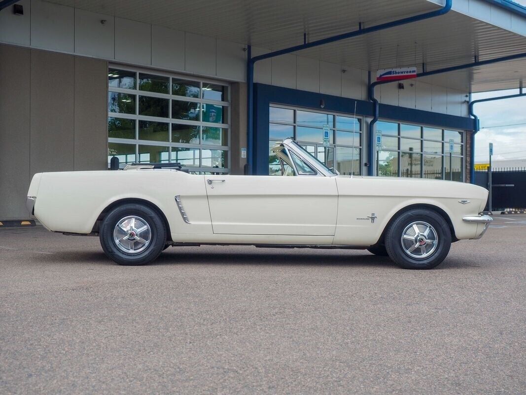 Ford-Mustang-1965-White-White-108494-10