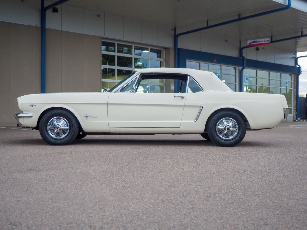 Ford-Mustang-1965-White-White-108494-11