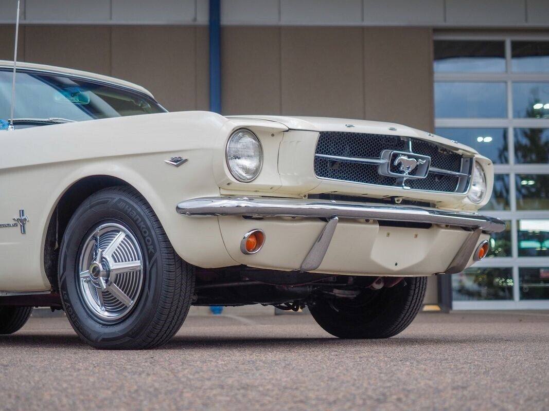 Ford-Mustang-1965-White-White-108494-4