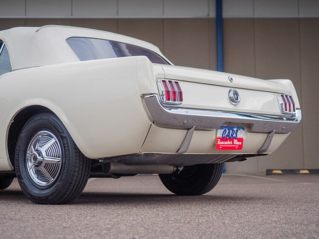 Ford-Mustang-1965-White-White-108494-5