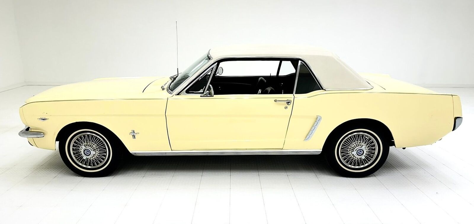 Ford-Mustang-1965-Yellow-Black-127227-1