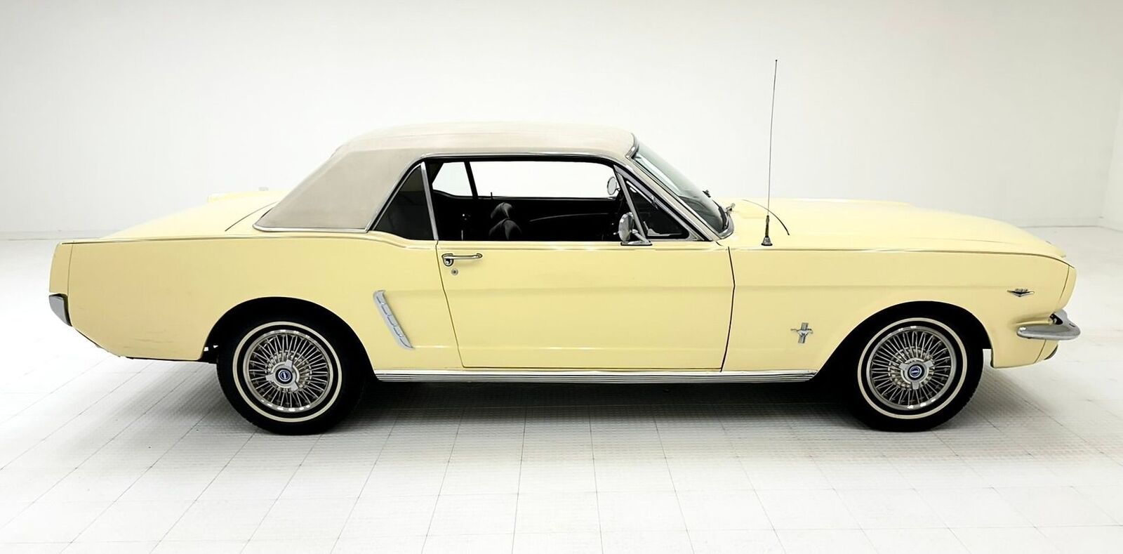 Ford-Mustang-1965-Yellow-Black-127227-5