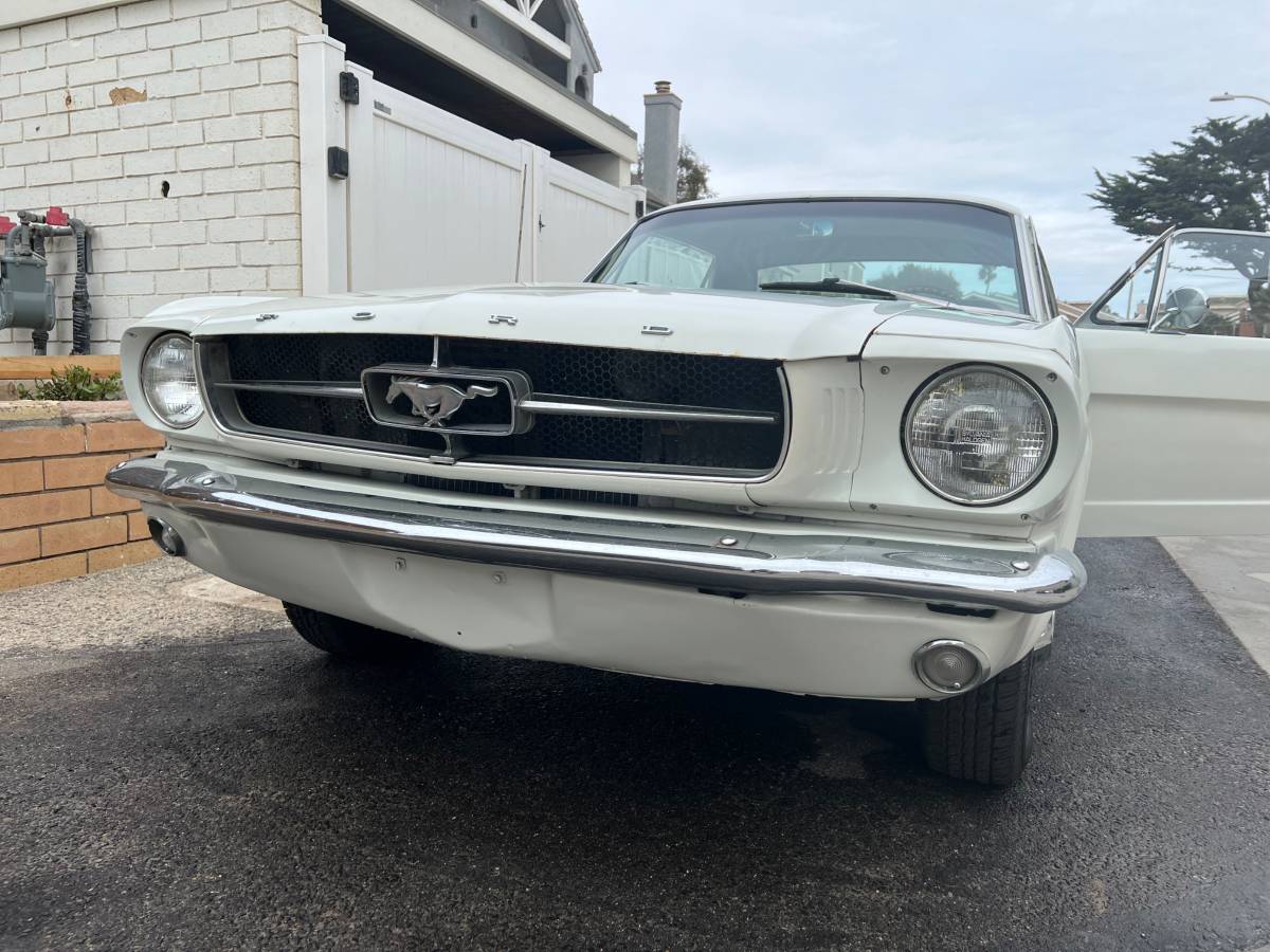 Ford-Mustang-1965-white-120057-1